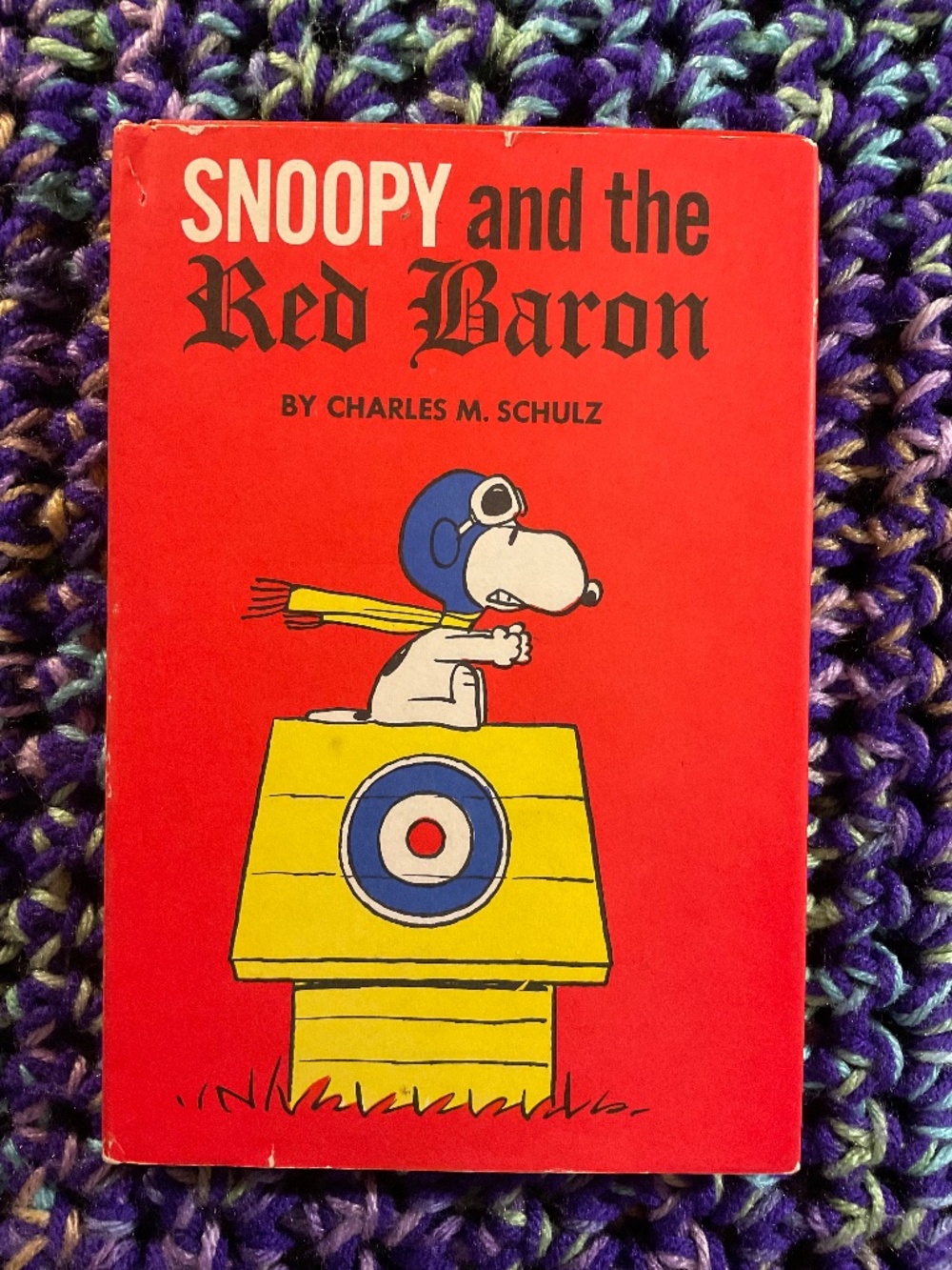 VTG- 1966 peanuts” Snoopy and the red Baron” hardcover book Schulz